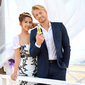 Alvi Tan and Fabio Grangeon, ambassadors for Alvi Beauty Care, holding a bottle of Arganne 100% Pure Argan Oil. 阿甘倪摩洛哥纯正阿甘油